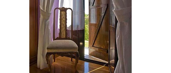Detalle de una habitación. Alojamiento turismo rural Sopuerta. 